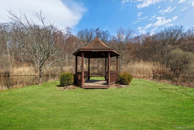 88 Farm Lake Crescent Road, Chappaqua, NY 10514