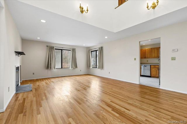 88 Farm Lake Crescent Road, Chappaqua, NY 10514