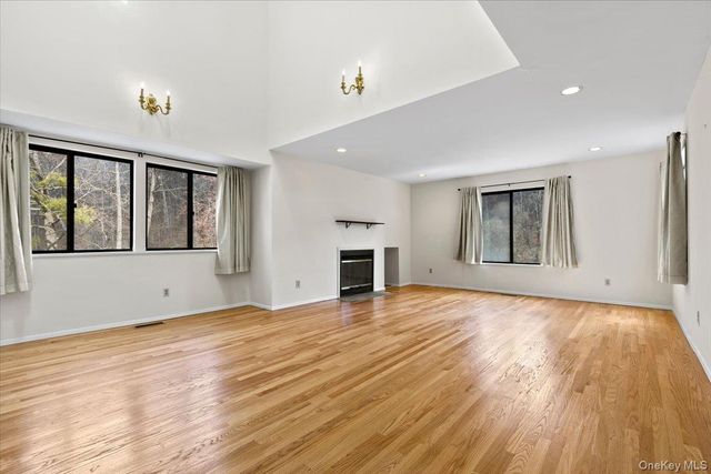 88 Farm Lake Crescent Road, Chappaqua, NY 10514