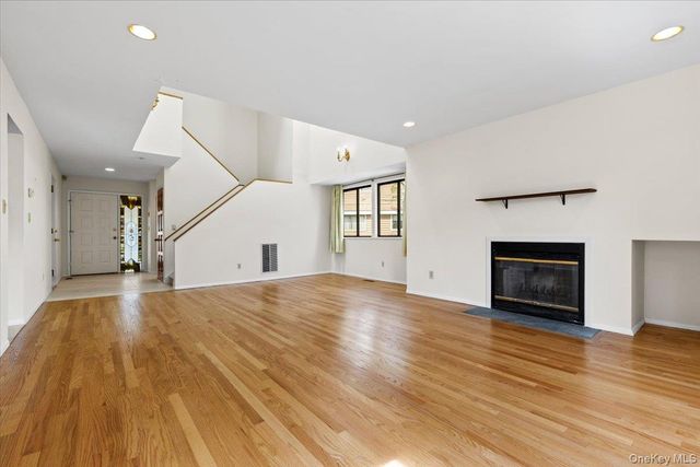 88 Farm Lake Crescent Road, Chappaqua, NY 10514