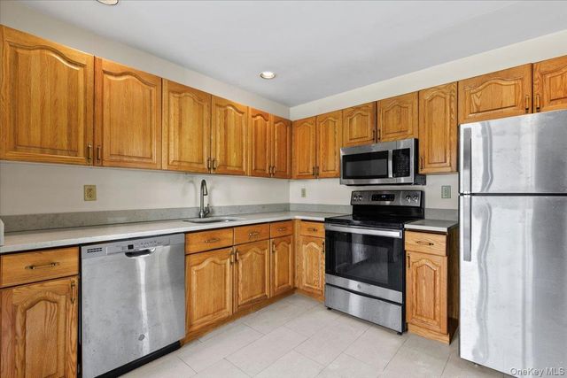 88 Farm Lake Crescent Road, Chappaqua, NY 10514