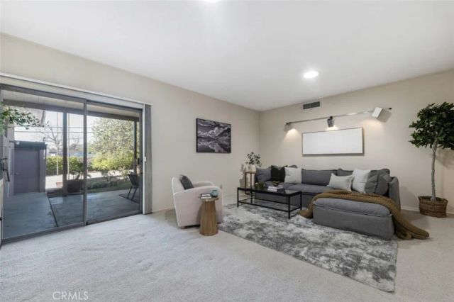 501 Birmingham Road, Burbank, CA 91504