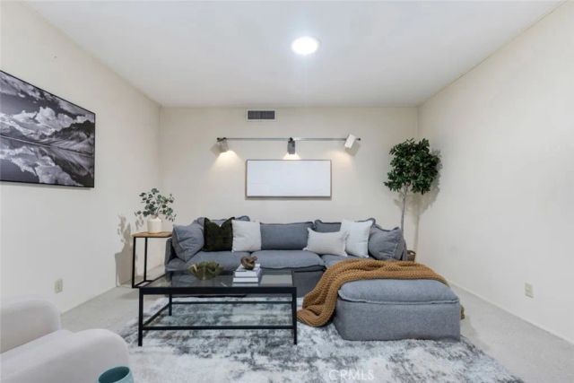 501 Birmingham Road, Burbank, CA 91504