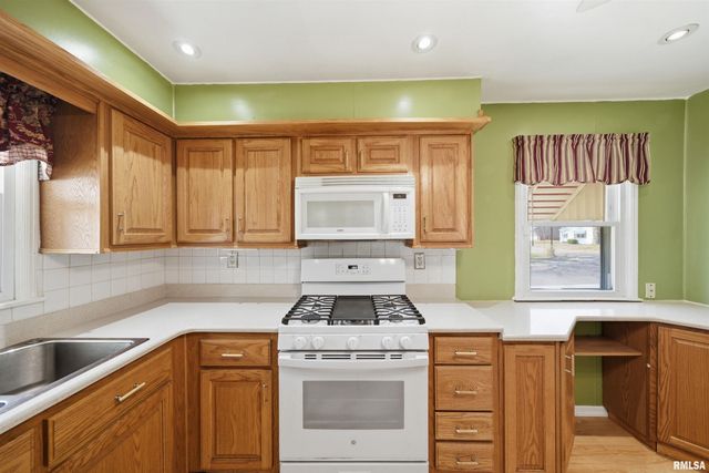 1118 E LONDON Avenue, Peoria, IL 61603