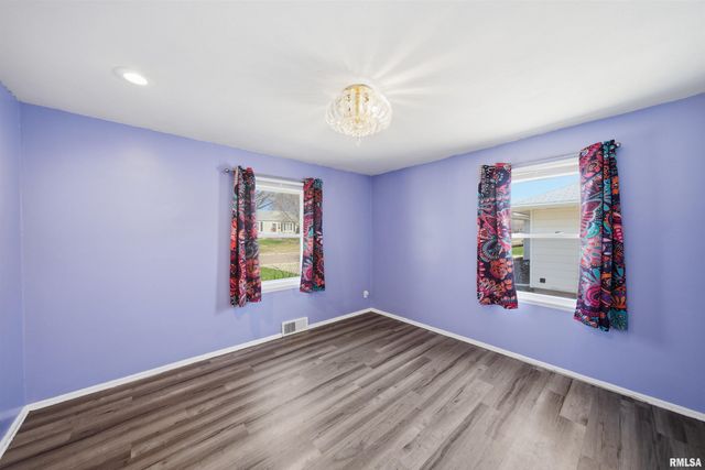 1118 E LONDON Avenue, Peoria, IL 61603