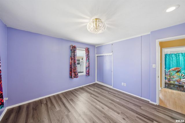 1118 E LONDON Avenue, Peoria, IL 61603