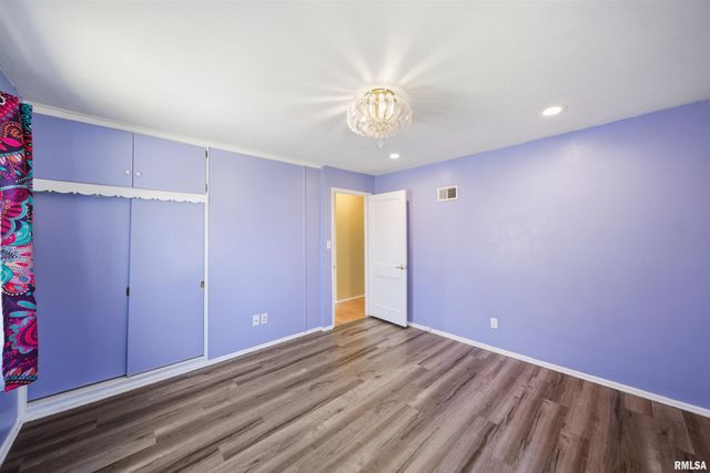 1118 E LONDON Avenue, Peoria, IL 61603