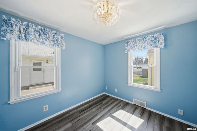 1118 E LONDON Avenue, Peoria, IL 61603