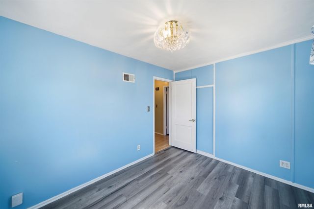 1118 E LONDON Avenue, Peoria, IL 61603