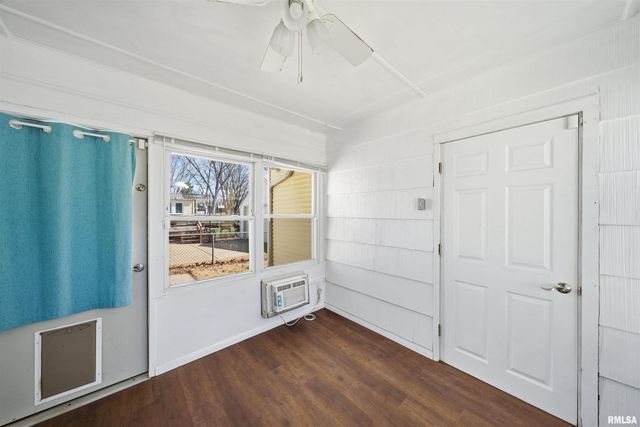 1118 E LONDON Avenue, Peoria, IL 61603