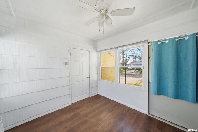 1118 E LONDON Avenue, Peoria, IL 61603