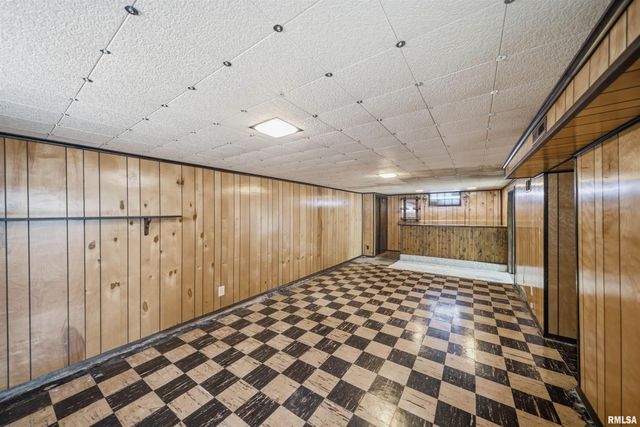 1118 E LONDON Avenue, Peoria, IL 61603