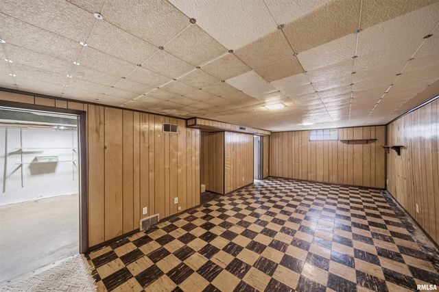 1118 E LONDON Avenue, Peoria, IL 61603