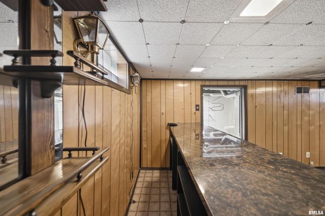 1118 E LONDON Avenue, Peoria, IL 61603