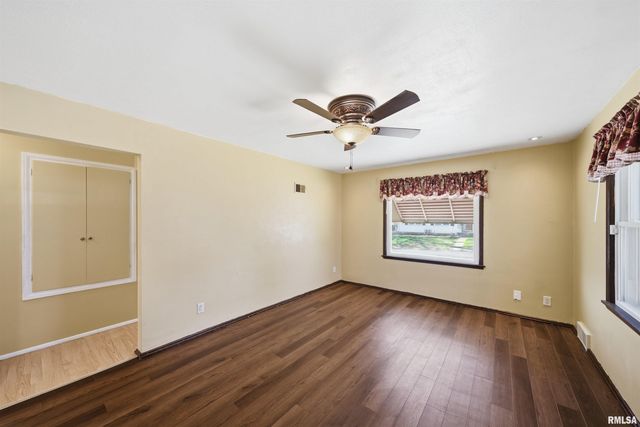 1118 E LONDON Avenue, Peoria, IL 61603