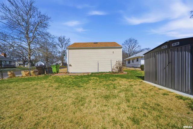 1118 E LONDON Avenue, Peoria, IL 61603