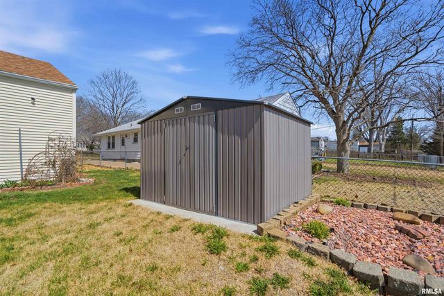 1118 E LONDON Avenue, Peoria, IL 61603