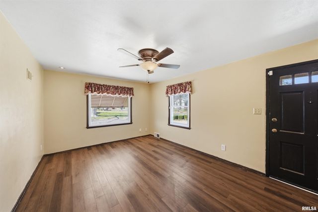 1118 E LONDON Avenue, Peoria, IL 61603