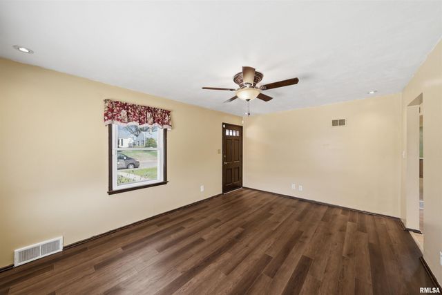 1118 E LONDON Avenue, Peoria, IL 61603