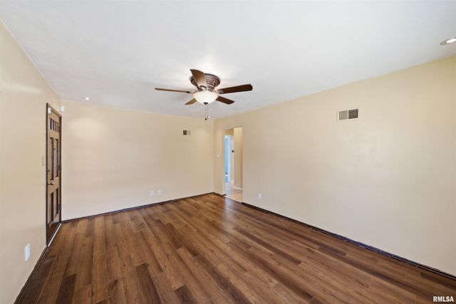 1118 E LONDON Avenue, Peoria, IL 61603