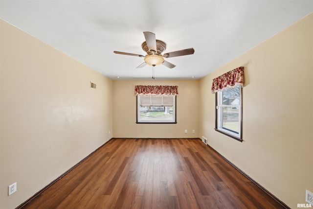 1118 E LONDON Avenue, Peoria, IL 61603