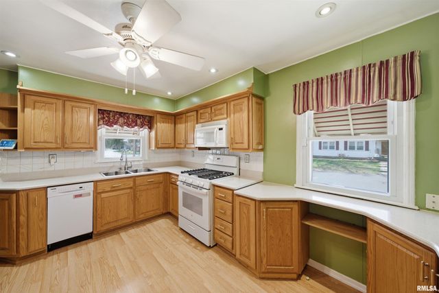 1118 E LONDON Avenue, Peoria, IL 61603