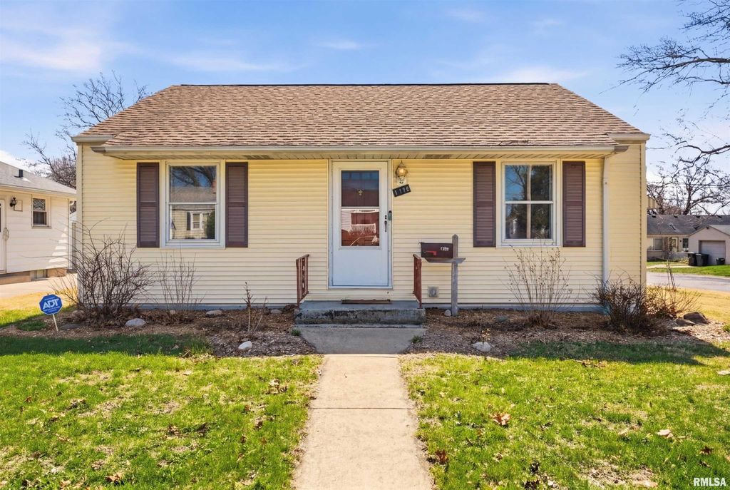 1118 E LONDON Avenue, Peoria, IL 61603