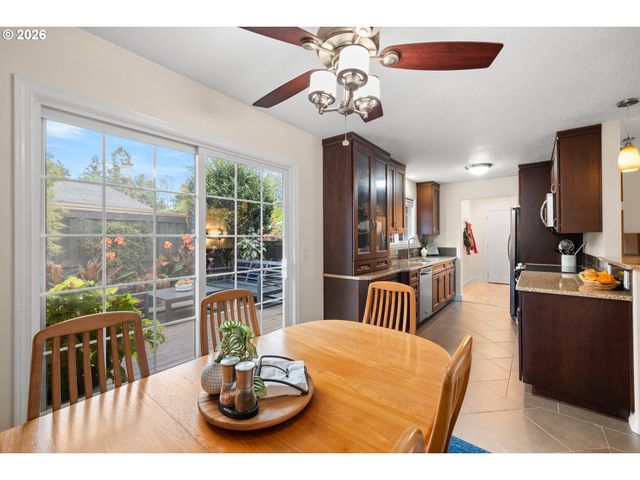 18004 BELMORE Ct, Lake Oswego, OR 97035
