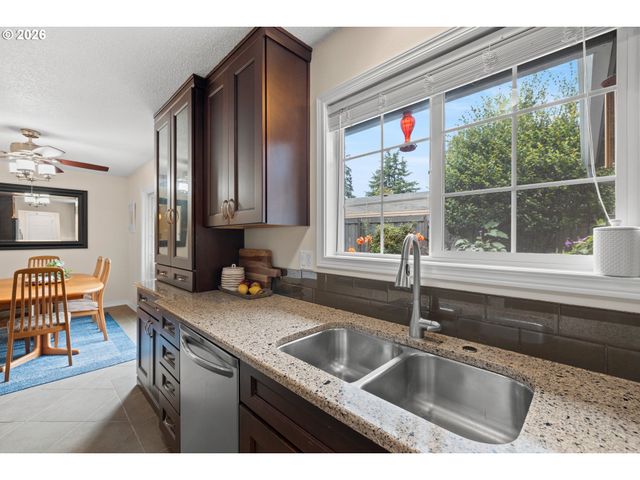 18004 BELMORE Ct, Lake Oswego, OR 97035