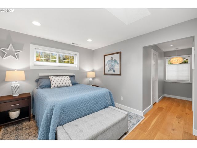 18004 BELMORE Ct, Lake Oswego, OR 97035