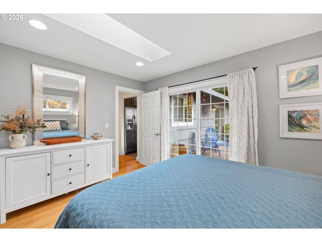 18004 BELMORE Ct, Lake Oswego, OR 97035