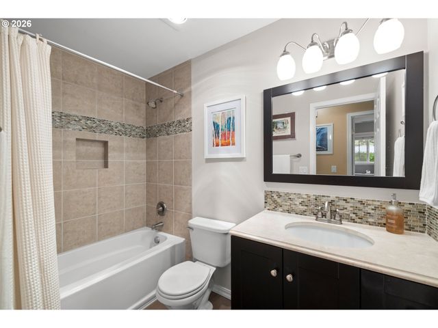 18004 BELMORE Ct, Lake Oswego, OR 97035
