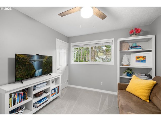 18004 BELMORE Ct, Lake Oswego, OR 97035