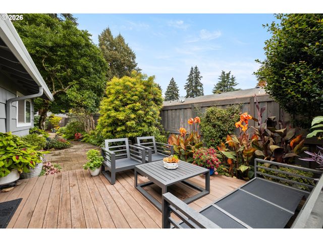 18004 BELMORE Ct, Lake Oswego, OR 97035