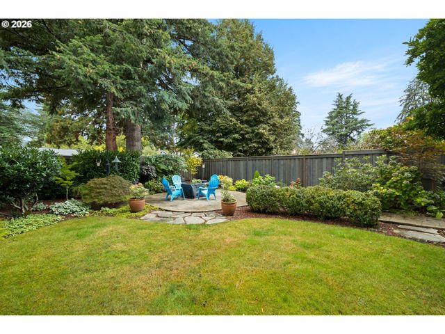 18004 BELMORE Ct, Lake Oswego, OR 97035