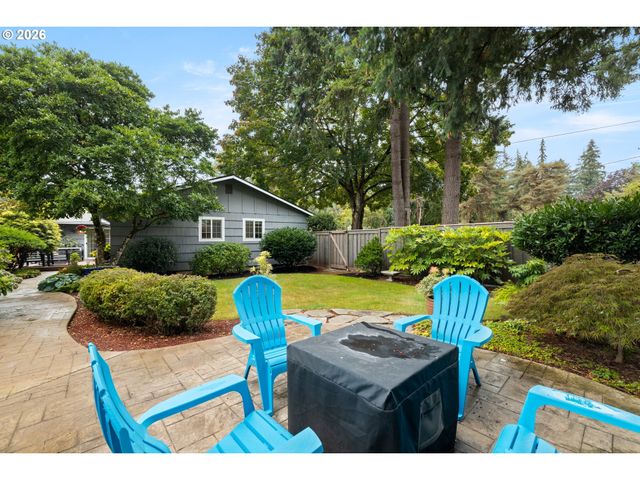 18004 BELMORE Ct, Lake Oswego, OR 97035