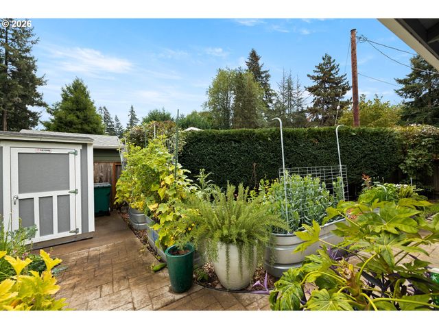 18004 BELMORE Ct, Lake Oswego, OR 97035