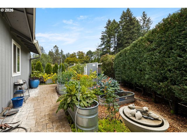 18004 BELMORE Ct, Lake Oswego, OR 97035