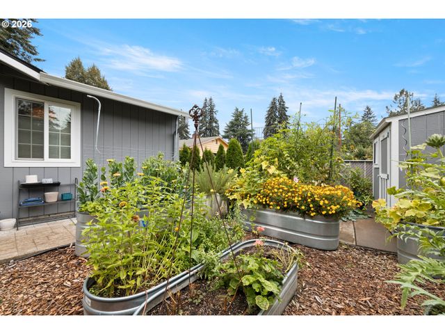 18004 BELMORE Ct, Lake Oswego, OR 97035