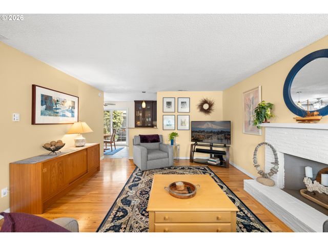 18004 BELMORE Ct, Lake Oswego, OR 97035