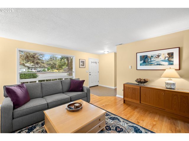 18004 BELMORE Ct, Lake Oswego, OR 97035