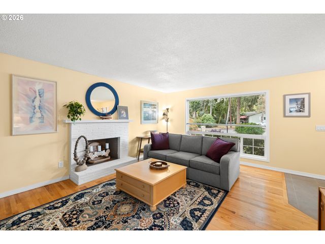 18004 BELMORE Ct, Lake Oswego, OR 97035