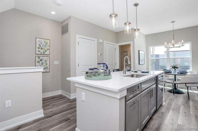 743 Canterbury Lane, Troy, MI 48085
