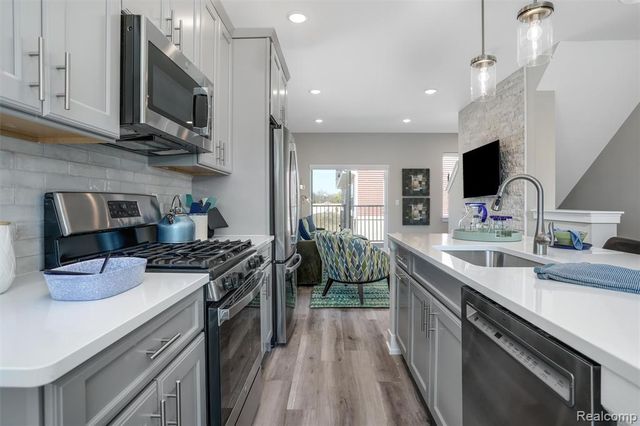 743 Canterbury Lane, Troy, MI 48085