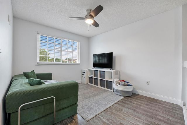 5474 NW 94th Terrace, Sunrise, FL 33351