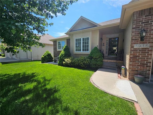 1915 Meadowlark Drive, Raymore, MO 64083