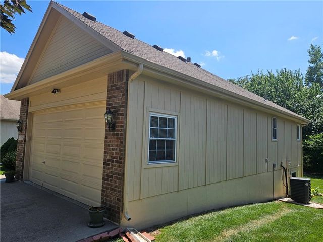 1915 Meadowlark Drive, Raymore, MO 64083