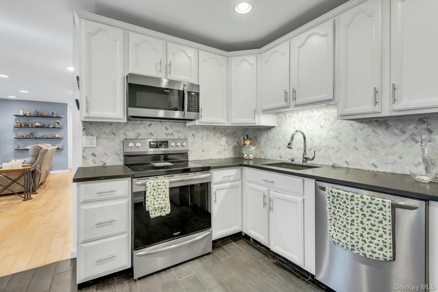 864 Skyline Drive, Coram, NY 11727