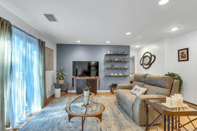 864 Skyline Drive, Coram, NY 11727