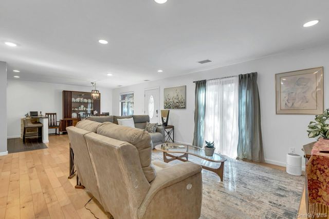 864 Skyline Drive, Coram, NY 11727